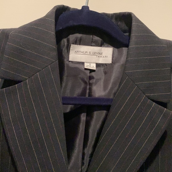 Pin striped Blazer - Arthur Levine (tahari) size 6 - Picture 2 of 5